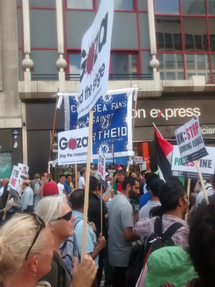 Chelsea fans supporting Palestinians